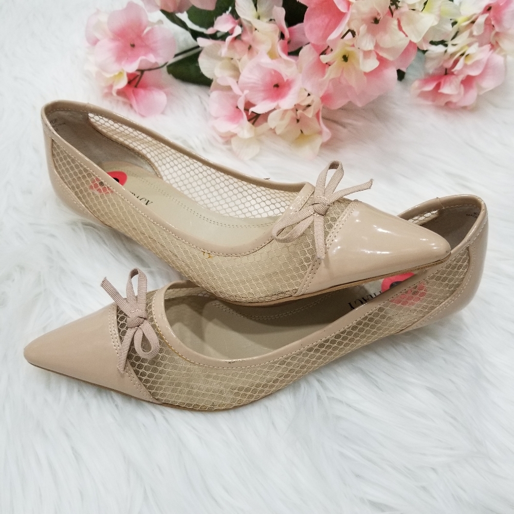 ELLEN TRACY Cream heels..